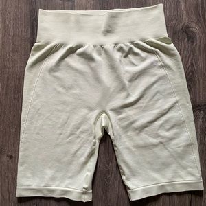 Gymshark highwaist flex shorts Large